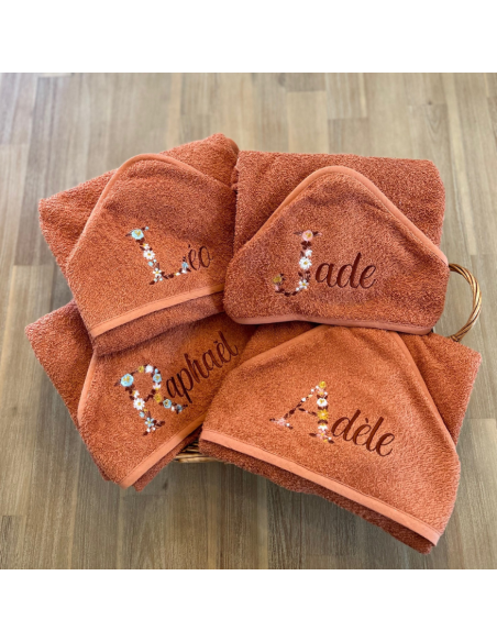 Cape de bain bébé brodée - La folie du personnalisé
